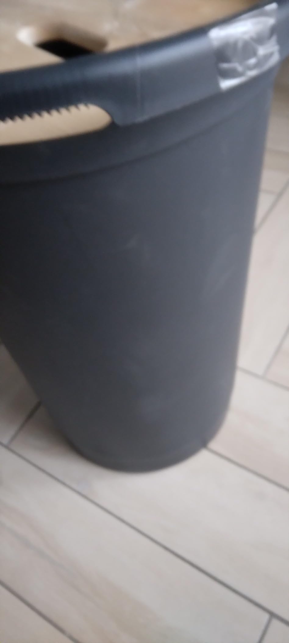 Fini les sacs éventrés au salon